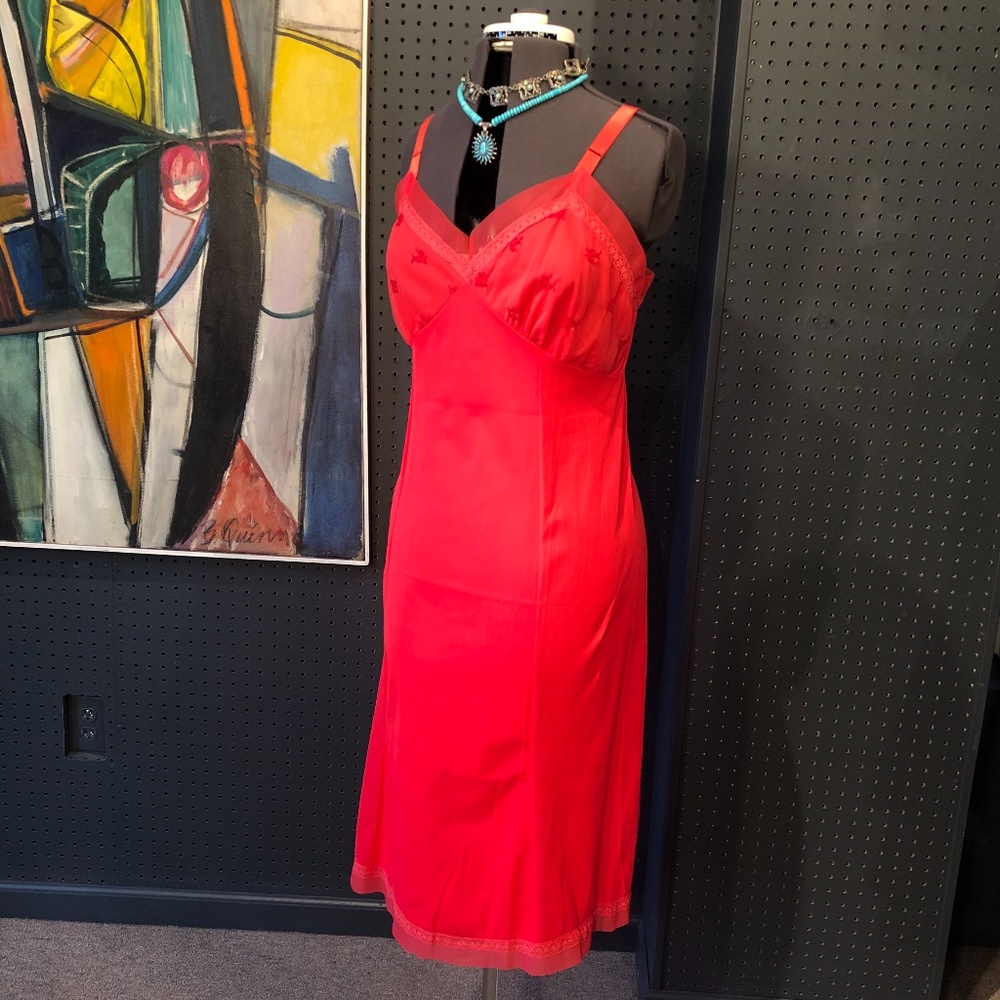 VINTAGE (NEVER WORN) CORAL MID-LENGTH SLIP DRESS - Picture 2 of 9